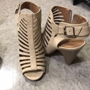 Size 9 open toe shoe